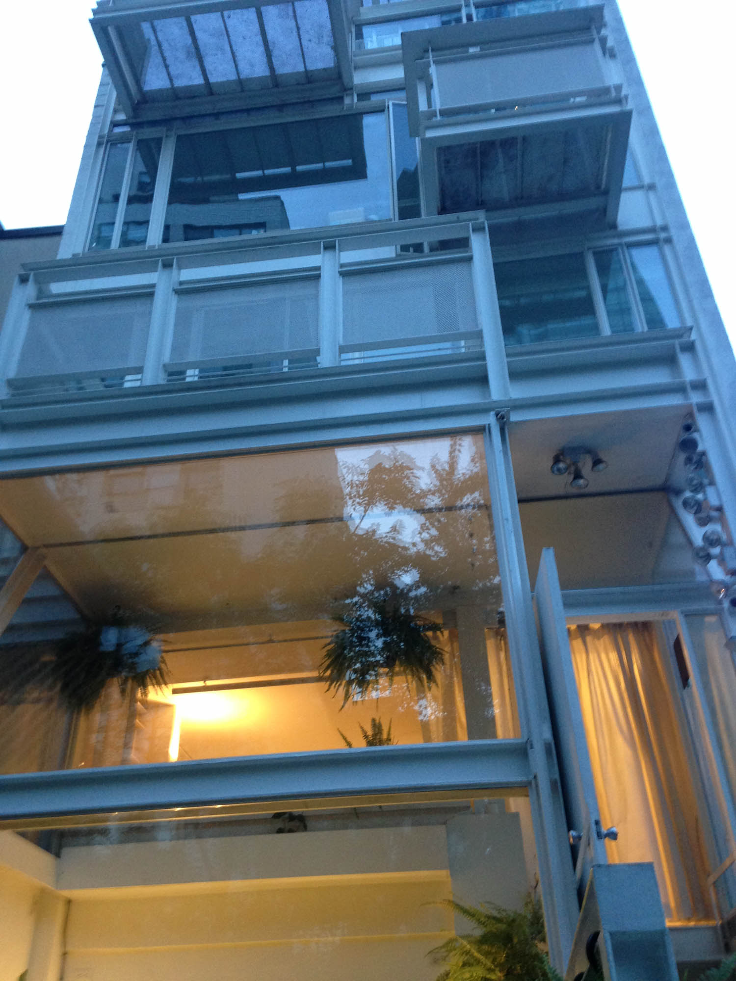 A photograph of a modern steel and glass towhouse, Modulightor House, by architect Paul Rudolph.