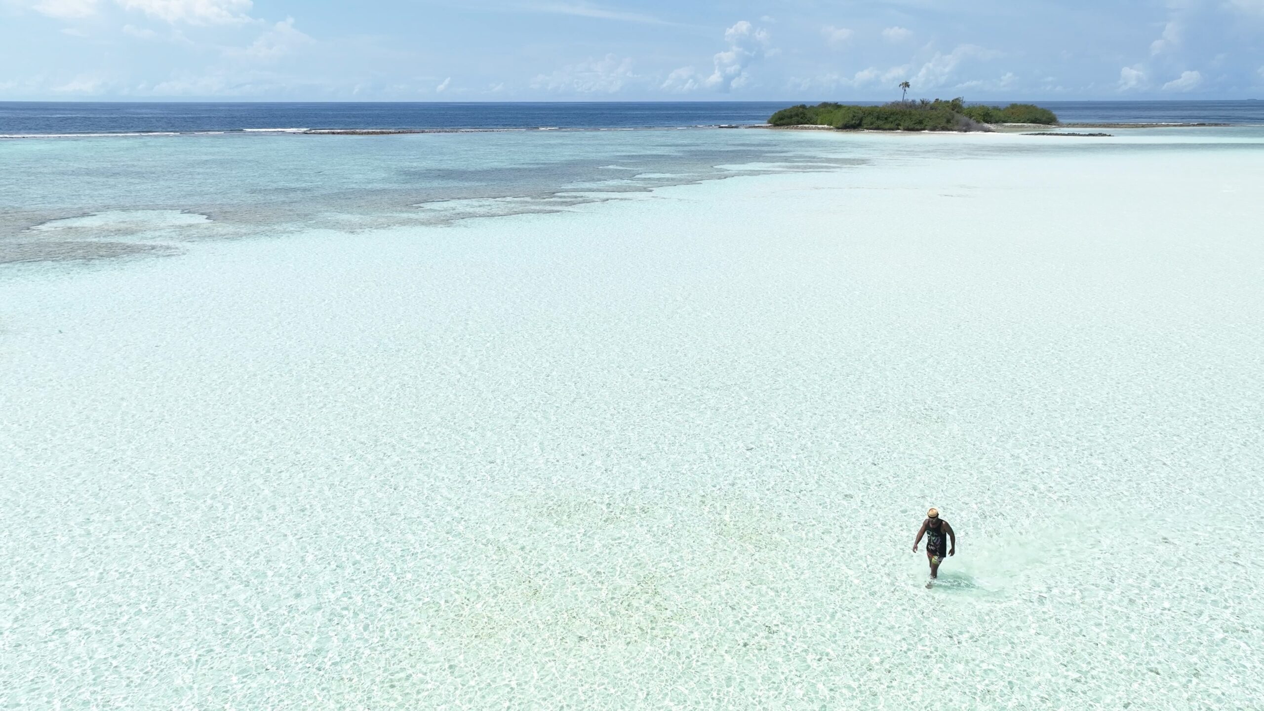 Rasdhoo Sandbank, Maldives. Photo by Ahmed Ameez.