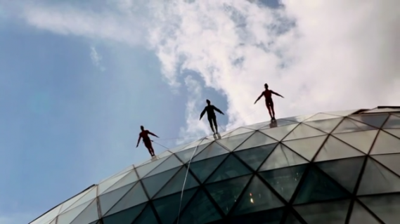Elizabeth Streb's dancers abseil down London's City Hall